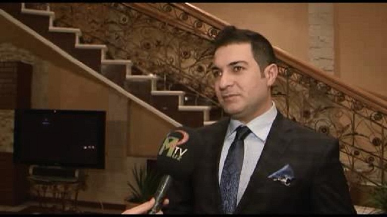 Müğənni: “Mənə əllərini ver”